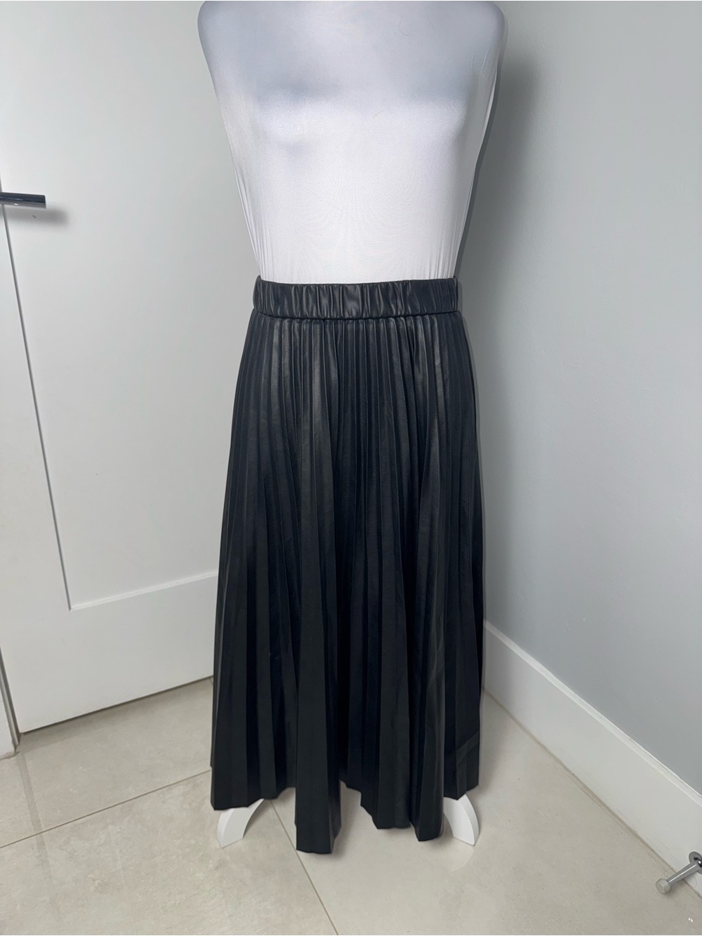 House of Harlow 1960 pleated vegan faux leather midi skirt/Size XS - Picture 2 of 7